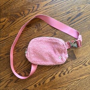 B3 lululemon athletica Women’s Plush Pink Crossbody Waist Bag